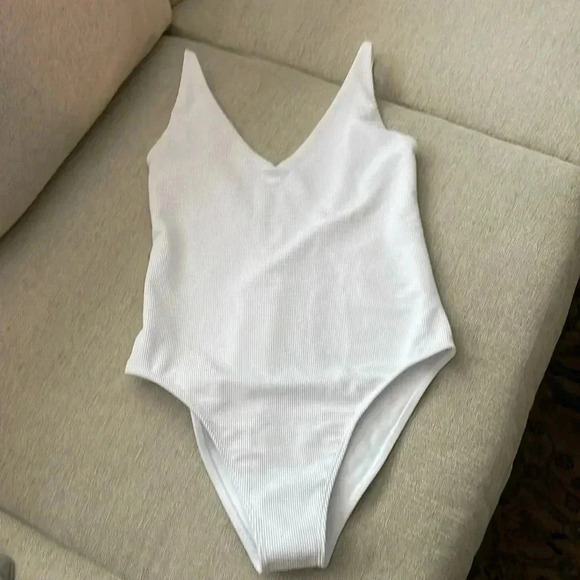 Beach Riot Reese One Piece Swimsuit - Picture 3 of 6